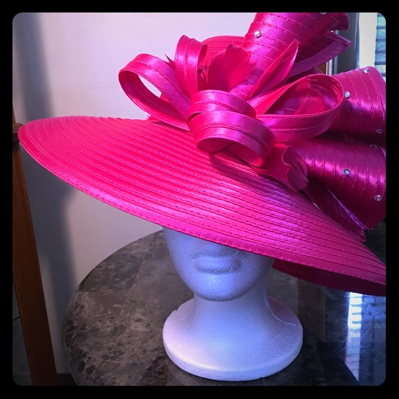 Fuchsia Swan Hat of New York - Picture 1 of 6